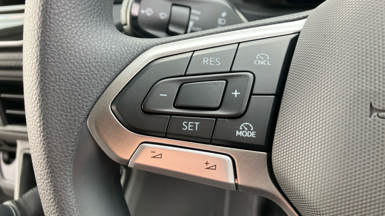 Volkswagen Crafter Cr35 Mwb Diesel 4Motion 2.0 TDI 177PS Commerce Plus Low Roof Van Auto